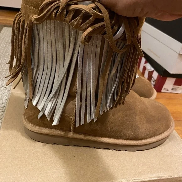 Ugg fringe boots. Size 6 youth or womans 7-7.5 which I wear. - Picture 4 of 8